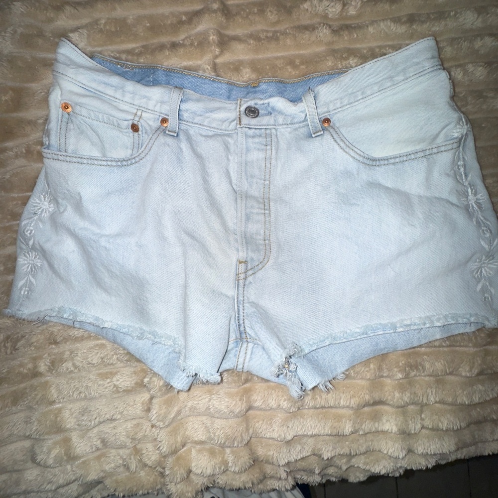 Levi’s 501 Jean Cut Off Jean Shorts With White Embroidered Sides Women 33 or 12‌ - Picture 2 of 10
